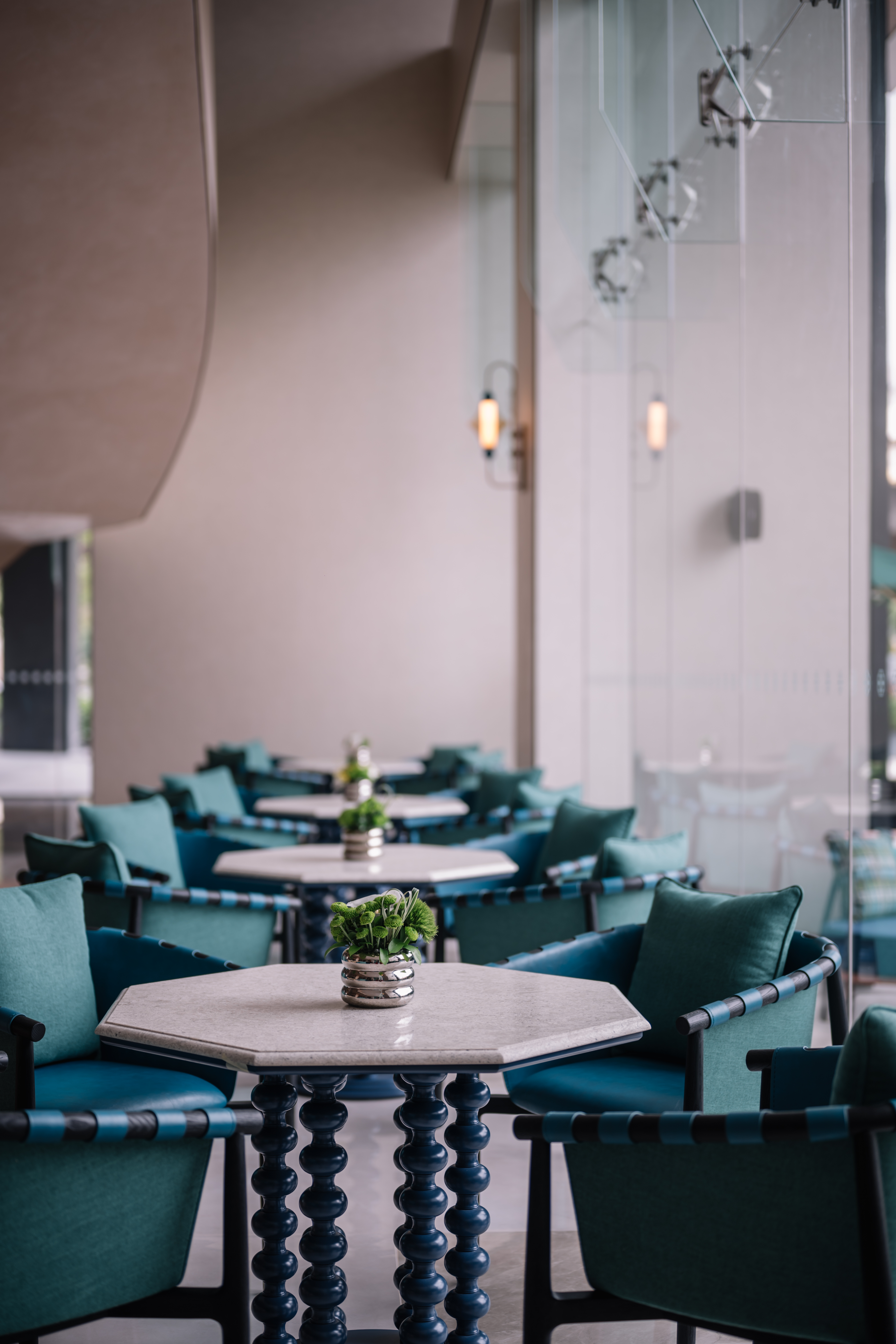 bedroom furniture 寝室の家具