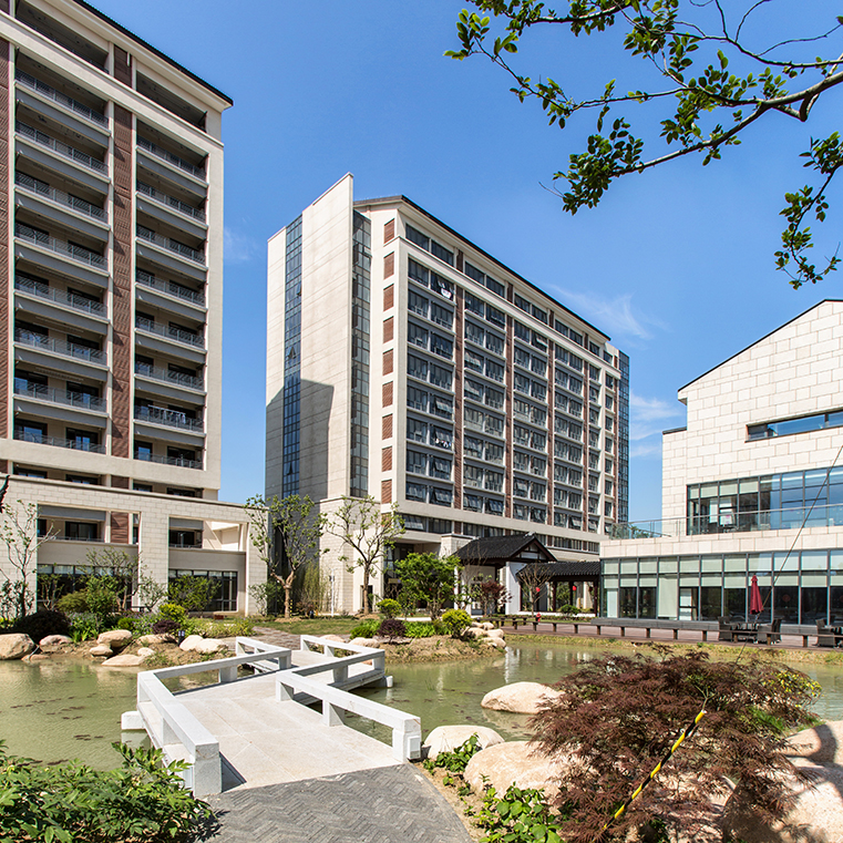 5つ星ホテルの家具工場