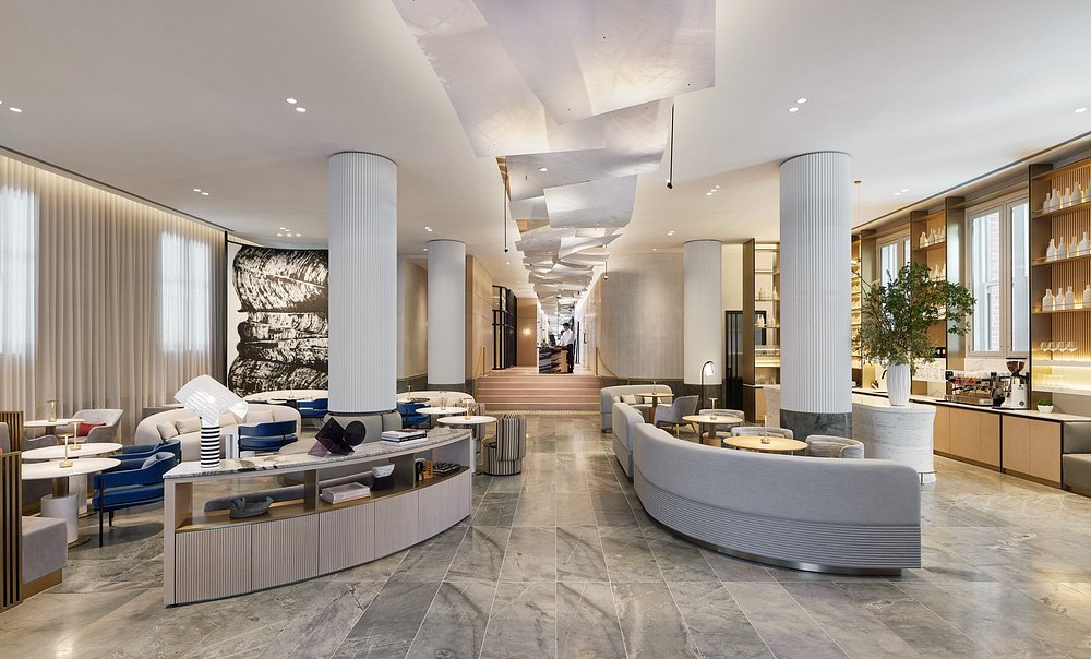 モダンなホテルの部屋の家具