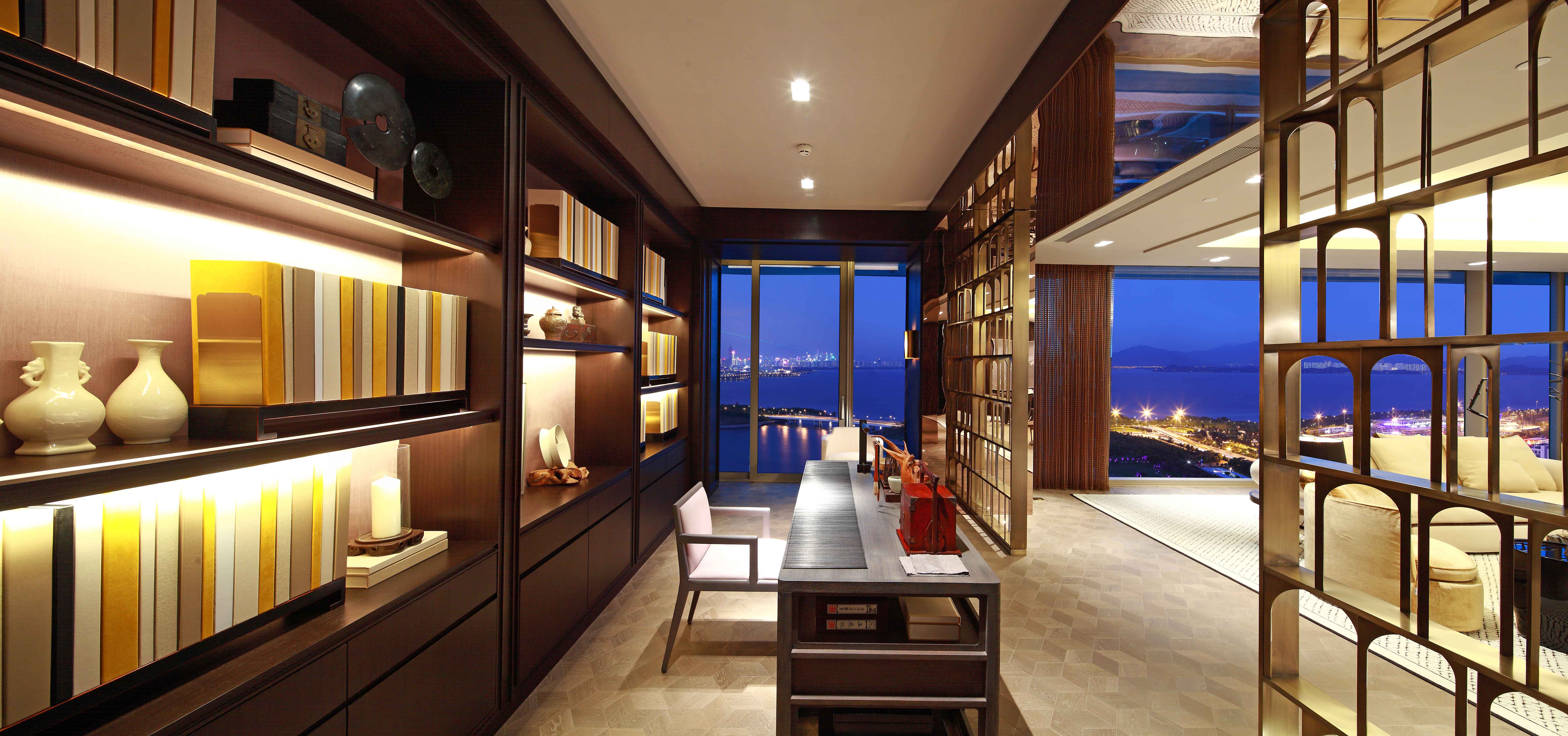 中国のホテルモダンウォーキングワードローブデザイン木製ドア家具セット