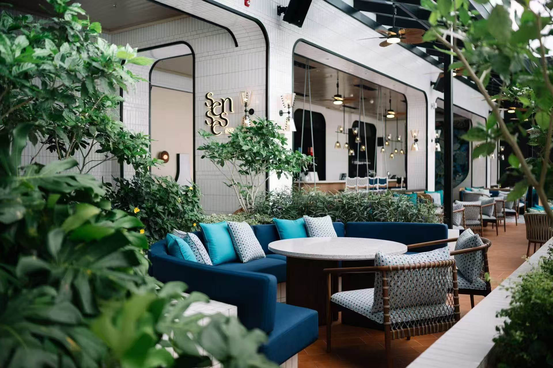 ホテル固定家具工場