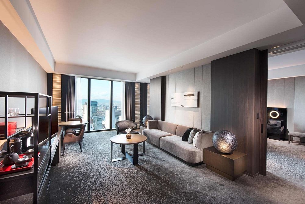 リビングルームのソファ