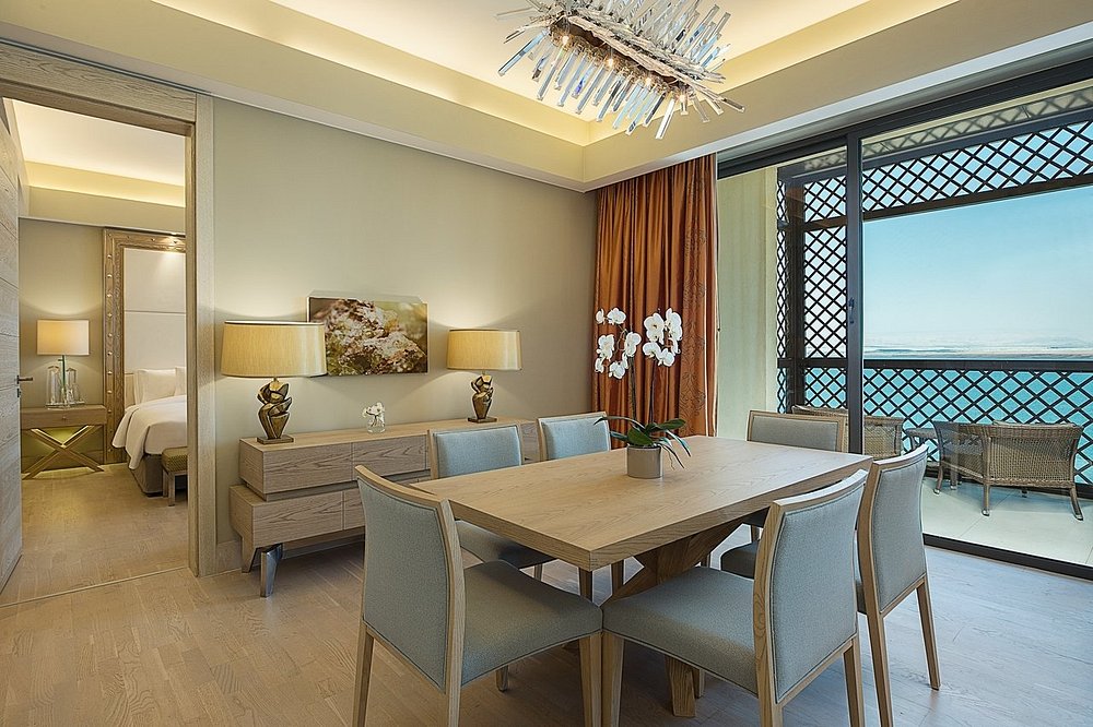 5つ星ホテルの家具を販売中