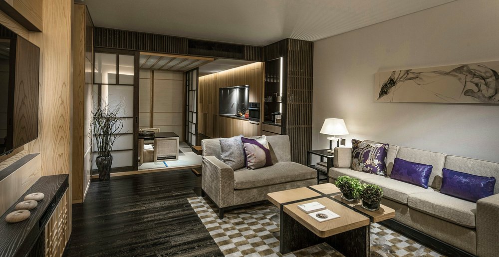 モダンなホテルの部屋の家具