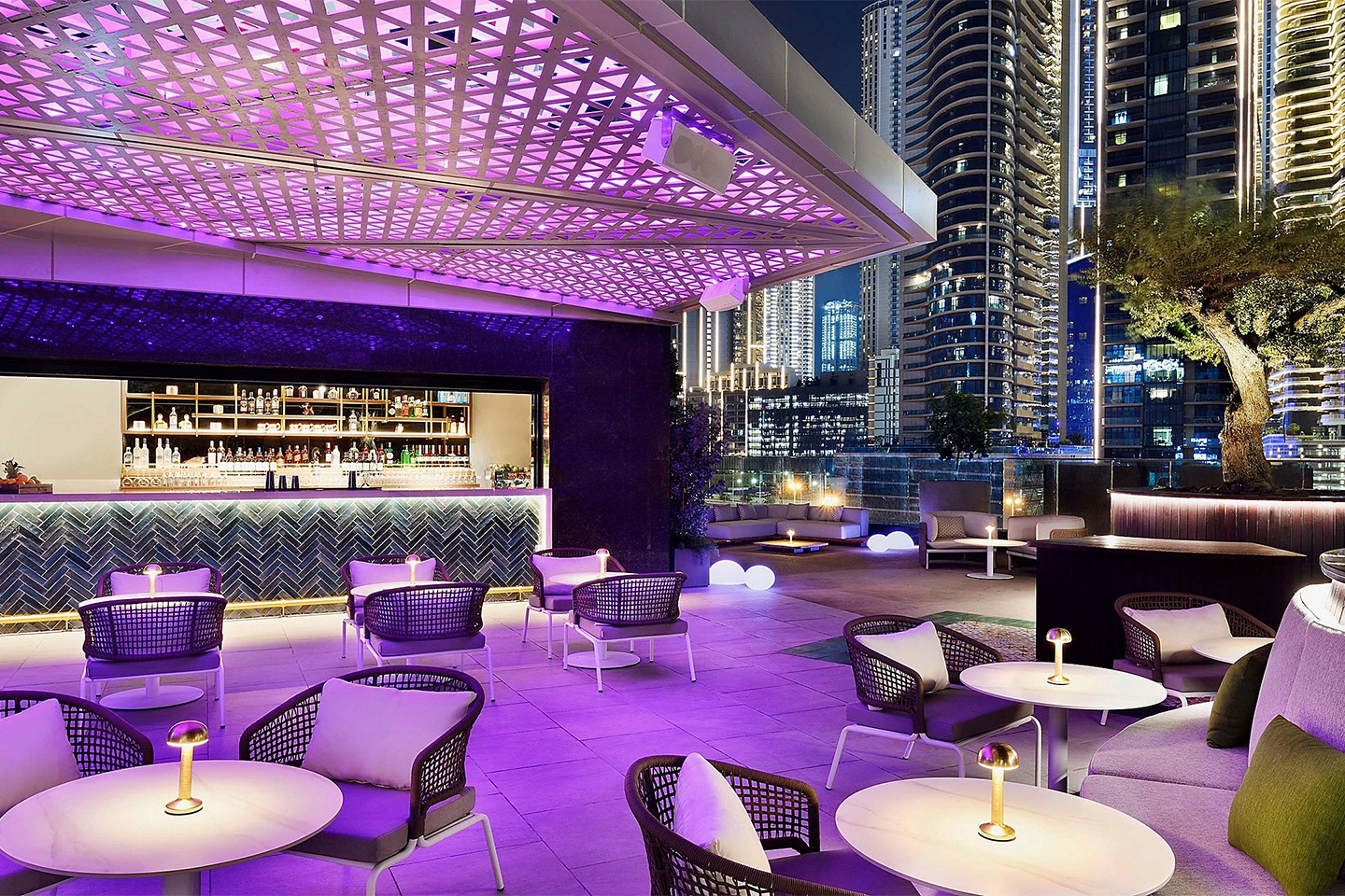 リビング ルームのモダンなホテルのラウンジチェア