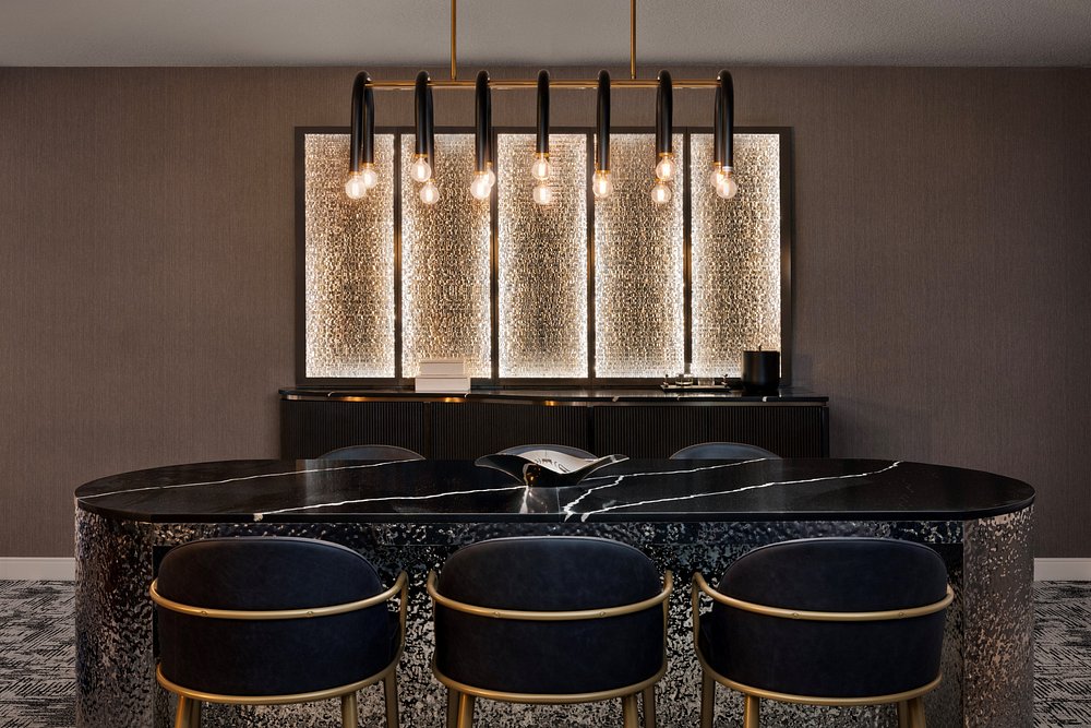 ソファを分解する