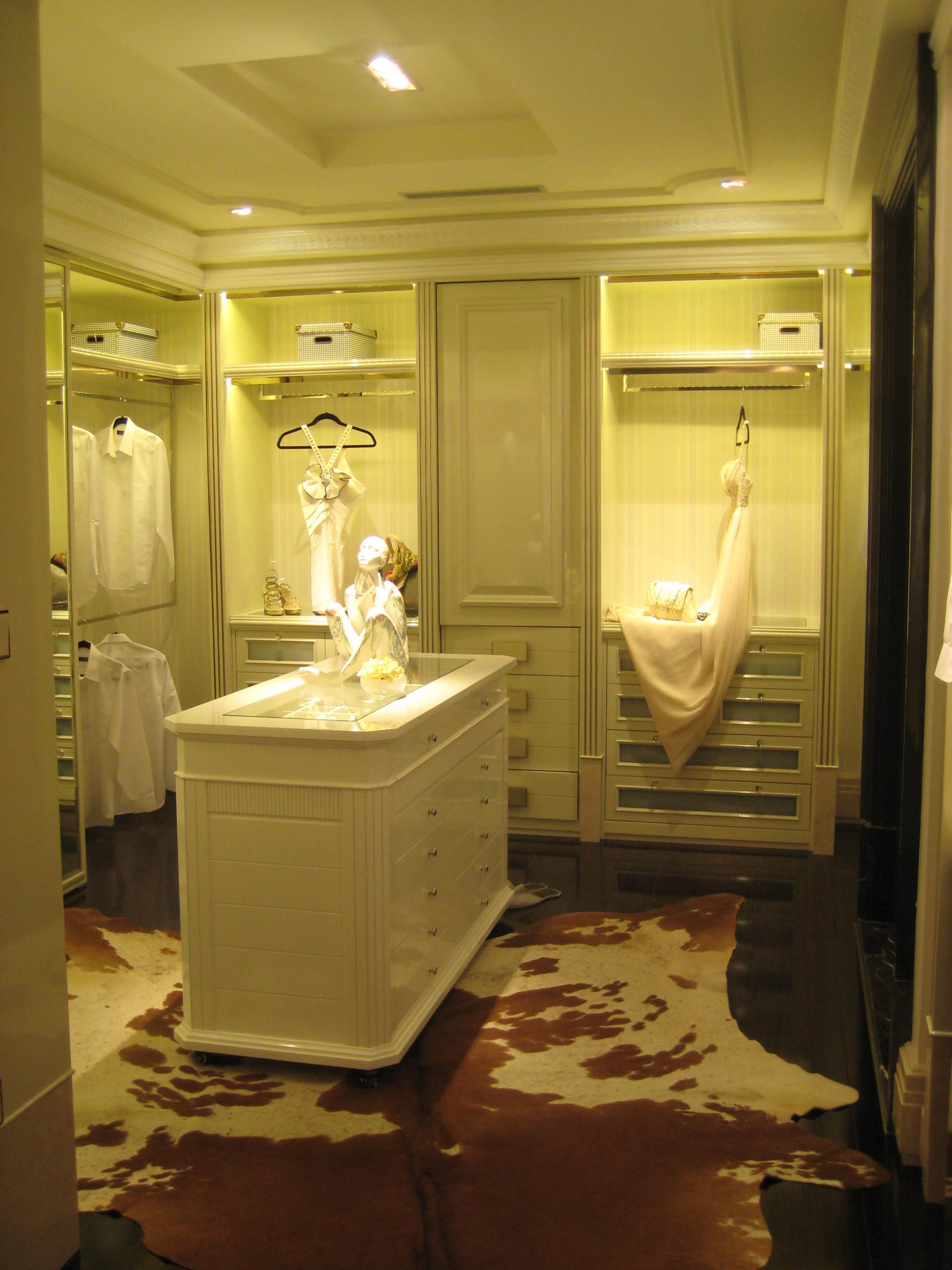 5つ星ホテルの家具を販売中