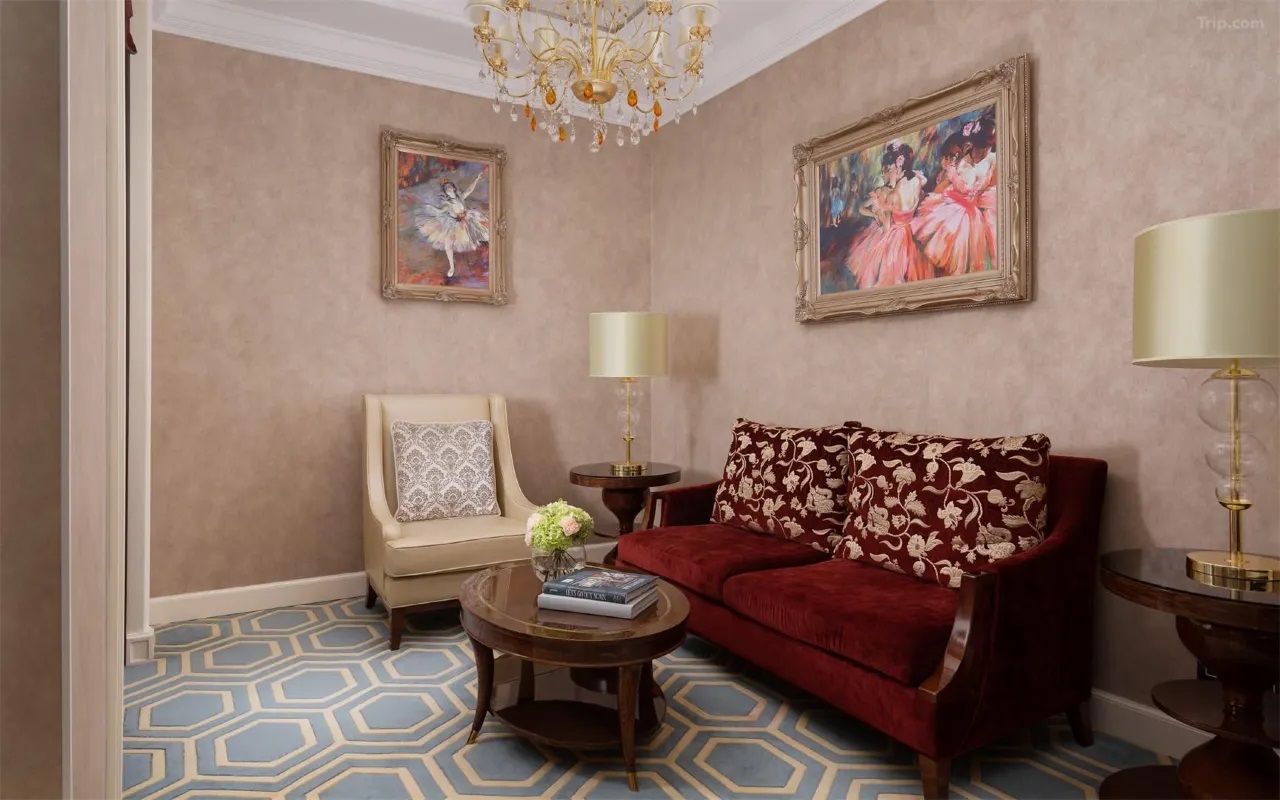 ホテルのロビーのソファ