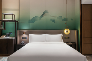 廬山エメラルドシェラトンホテルのベッドの背景