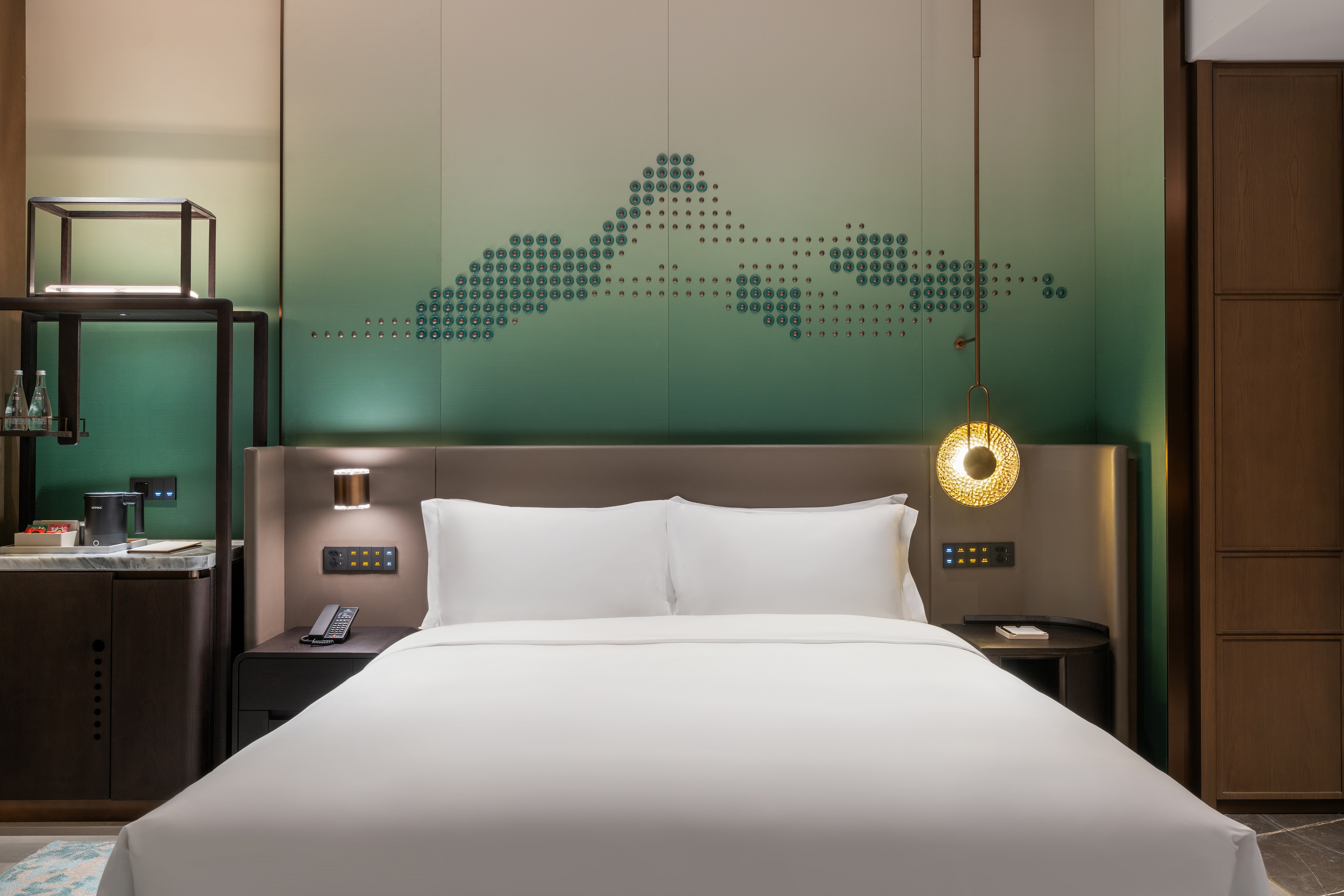 廬山エメラルドシェラトンホテルのベッドの背景